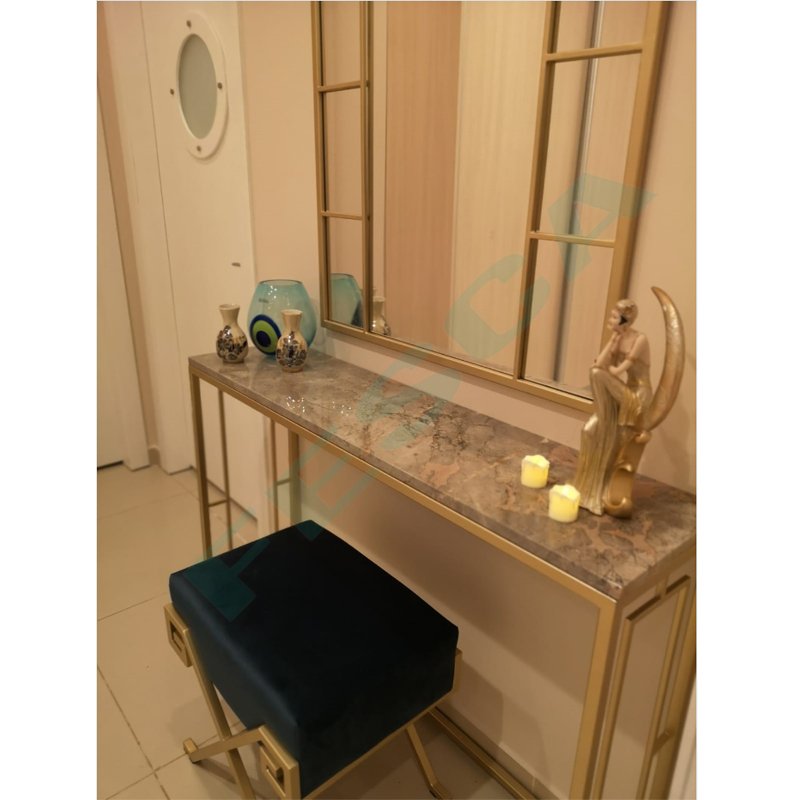 Box Gold Dresser Set